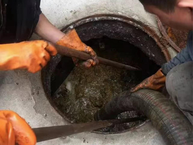 灵石清理化粪池时如何避免沼气的危害?